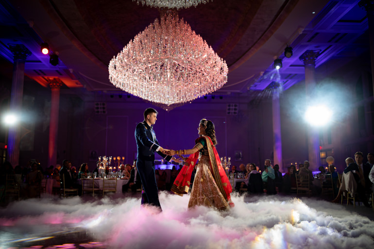 5-First-Dance-fog-machine-Bellevue-fusion-wedding-Akbar-Sayed-Photography.jpg