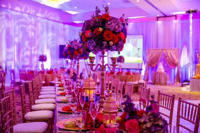 Headtable-900-3-large-6-medium-12-rental-lanterns-sequin-linens.jpg
