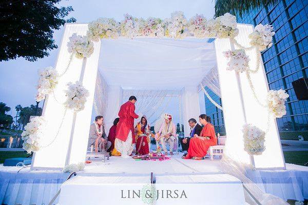 KismetEvents-Litup-Mandap-Hindu-Wedding-Ceremony-Hyatt-Flowers.jpg