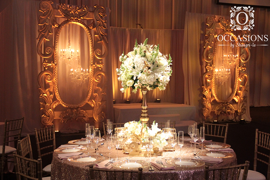 Oversized-Gold-Frames-and-Lux-Centerpiece-by-Occasions-by-Shangri-la-OBSevents.jpg