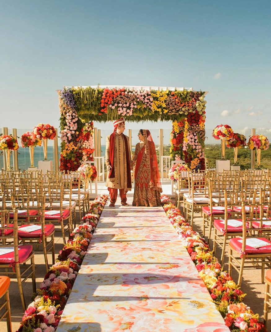 sky-deck-ceremony-florals.jpg